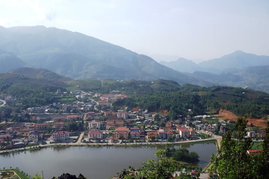 Tỉnh miền núi nổi tiếng với những đỉnh núi hùng vĩ, nơi nào cũng khiến du khách say mê bởi cảnh sắc tuyệt đẹp và nét văn hóa độc đáo.