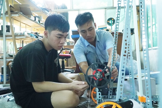 Khởi nghiệp từ bo mạch nhỏ đến ước mơ lớn