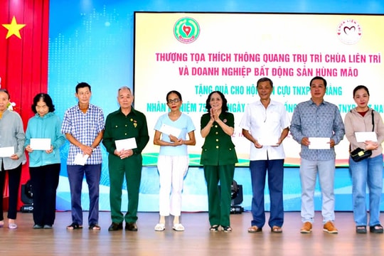 Trao 42 suất quà cho cựu thanh niên xung phong có hoàn cảnh khó khăn