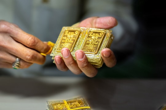 Dự báo giá vàng ngày 17/7/2025: Liệu giá vàng trong nước có đột biến mới khi đồng USD và lợi suất trái phiếu suy yếu?