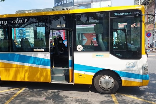 Người dân mong mở lại tuyến xe buýt R15 và tuyến số 10