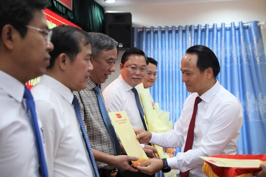 Đảng ủy Các cơ quan Đảng thành phố Đà Nẵng công bố các quyết định về công tác cán bộ