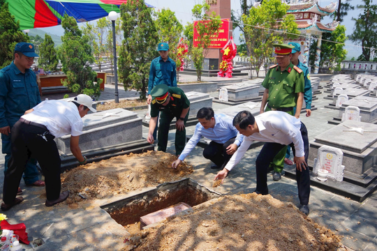 Thắm đượm nghĩa tình đồng đội