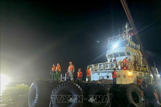 Vụ lật tàu trên vịnh Hạ Long: Tìm kiếm các nạn nhân mất tích trong thời gian sớm nhất