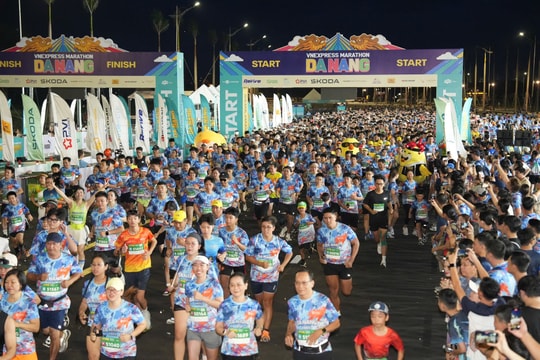 Sôi nổi Giải chạy VnExpress Marathon Da Nang 2025