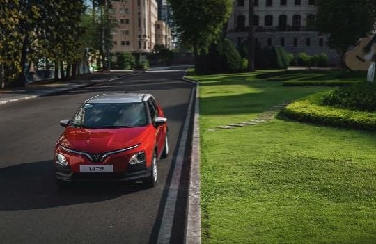 Sở hữu xe điện “quốc dân” VF 5, người Việt trẻ tự tin khoe cá tính