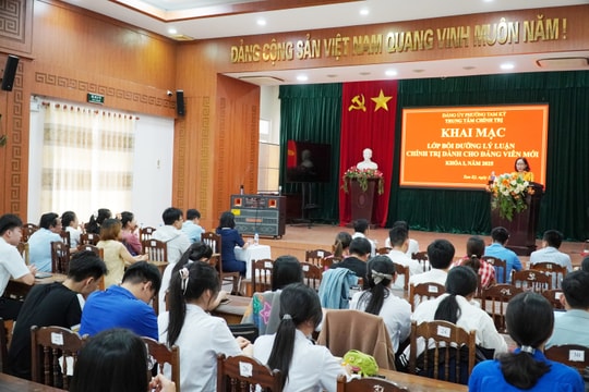 Phường Tam Kỳ: 59 học viên tham gia lớp bồi dưỡng lý luận chính trị cho đảng viên mới
