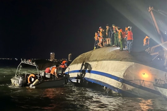 Giành giật sự sống trong "tích tắc": Câu chuyện phi thường của người thoát khỏi tàu lật Hạ Long