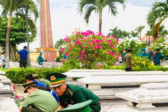 Tuổi trẻ Biên phòng Đà Nẵng làm đẹp nghĩa trang liệt sĩ