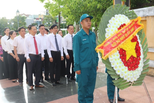 Lãnh đạo thành phố Đà Nẵng dâng hương các anh hùng nghĩa sĩ tại Nghĩa trủng Hòa Vang