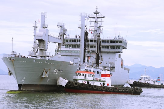 Indian naval ships arrive in Da Nang