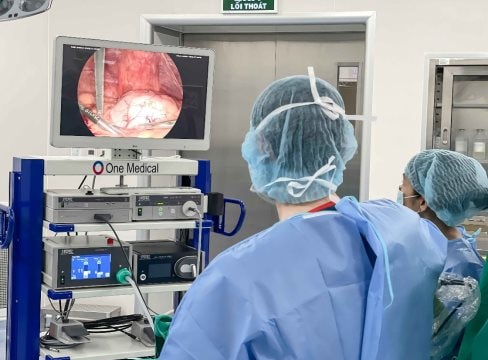 Vinmec Cần Thơ phẫu thuật nội soi thành công khối u tử cung lớn phức tạp