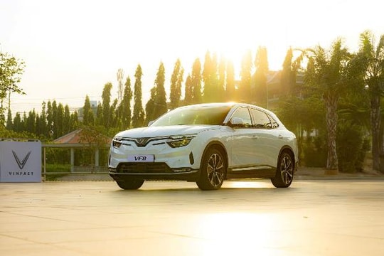 Người dùng thích VF 8 vì sức mạnh “gây nghiện”, an toàn vượt trội và ưu đãi kịch trần