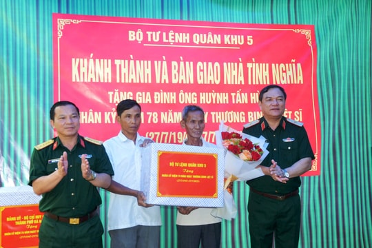 Quân khu 5 bàn giao nhà tình nghĩa cho cựu binh ở xã Tiên Phước