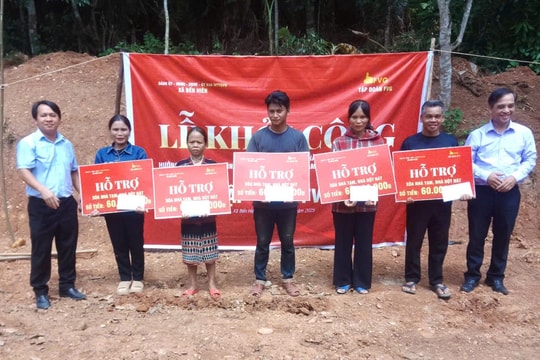 Hỗ trợ 300 triệu đồng xóa nhà tạm cho người dân xã Bến Hiên