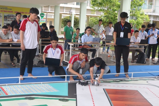 Gay cấn vòng chung kết Lập trình điều khiển robot tự động năm 2025