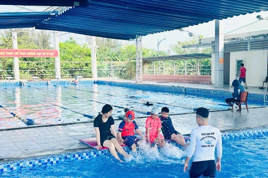 Học bơi là không đủ mà còn cần học kỹ năng sinh tồn