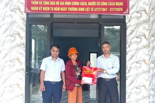 Xã Sông Vàng tri ân các gia đình chính sách