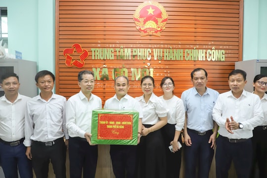 Bí thư Thành ủy Nguyễn Văn Quảng kiểm tra Trung tâm Phục vụ hành chính công xã Gò Nổi và Hòa Tiến