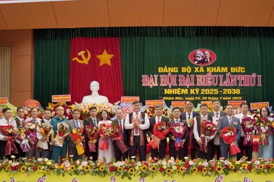 Khâm Đức phát triển kinh tế theo định hướng thương mại, dịch vụ, du lịch, tiểu thủ công nghiệp, nông lâm nghiệp