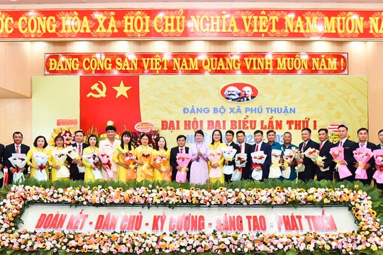 Phú Thuận duy trì đạt chuẩn xã nông thôn mới, phát triển theo hướng đô thị