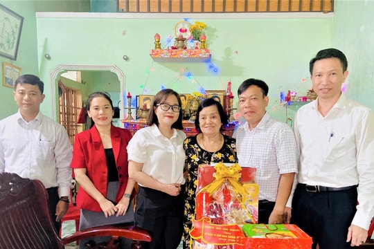 Chánh Thanh tra thành phố Đà Nẵng thăm gia đình người có công xã Thăng An