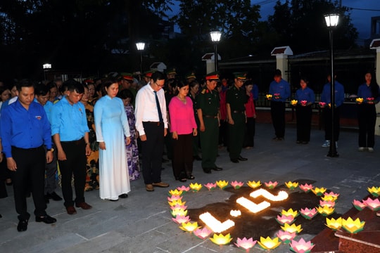 Mặt trận phường Thanh Khê thắp nến tri ân các anh hùng, liệt sĩ