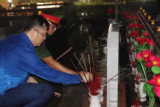 Tuổi trẻ Đà Nẵng dâng hương, thắp nến tri ân các anh hùng liệt sĩ