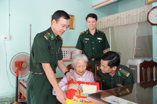 Bộ đội Biên phòng Đà Nẵng tri ân gia đình chính sách, người có công