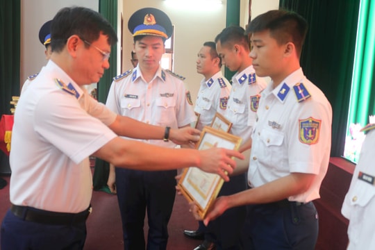 Bộ Tư lệnh Vùng Cảnh sát biển 2 trao giải hội thi tàu, xuồng, xe tốt năm 2025