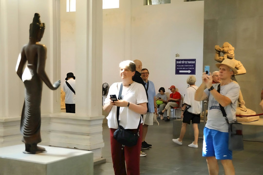 Đầu tư hoàn thiện hạ tầng văn hóa xứng tầm