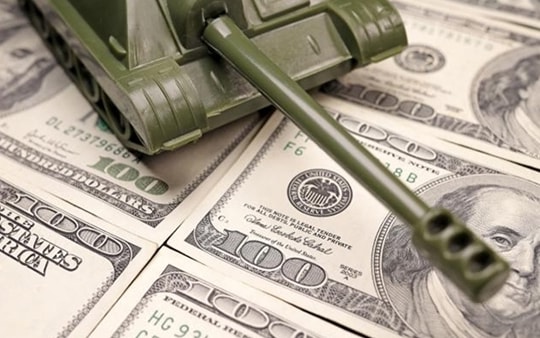 Vay tiền tăng chi quốc phòng trong lo âu an ninh và áp lực nợ công