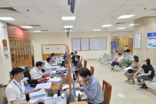 Thực hiện thủ tục hành chính sản xuất, kinh doanh phân cấp cho địa phương