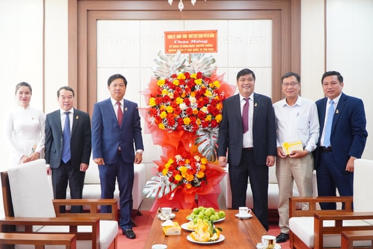 Chủ tịch UBND thành phố Lương Nguyễn Minh Triết chúc mừng kỷ niệm 70 năm Ngày truyền thống ngành Quản lý nhà nước về tôn giáo