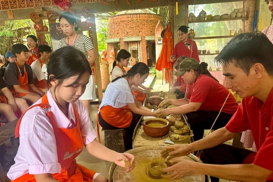 Da Nang and Daegu pupils join cultural exchange programme
