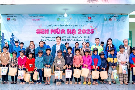 Mang yêu thương đến xã biên giới của Quảng Ngãi