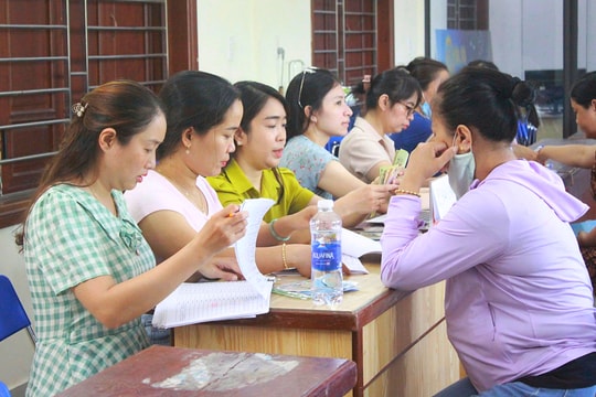 Phường Hải Châu chi trả trợ cấp cho gần 5.400 đối tượng bảo trợ xã hội