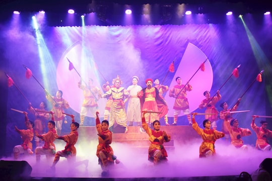 Làm mới sân khấu Tuồng với vở “Còn mãi với non sông”