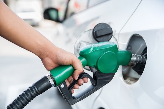 Giá xăng dầu hôm nay 02/08: Dầu thô lao dốc mạnh