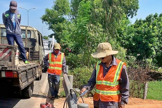 Rào đóng hộ lan bị tháo dỡ trái phép trên quốc lộ 1A qua xã Thăng Bình