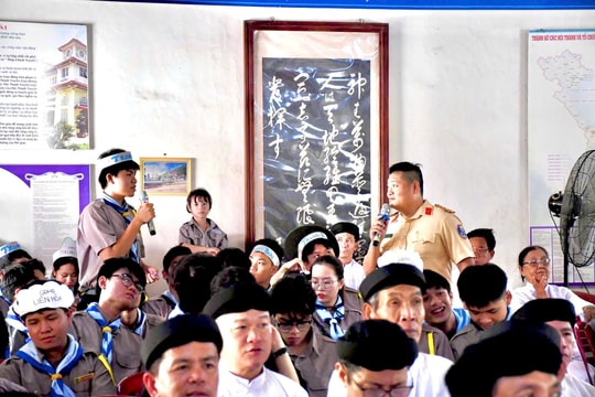 Tuyên truyền an toàn giao thông cho hơn 300 tín đồ đạo Cao Đài