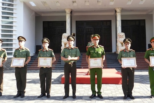 Công an thành phố Đà Nẵng khen thưởng nhiều tập thể, cá nhân xuất sắc