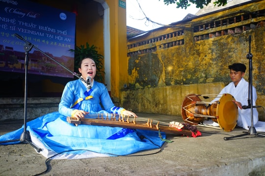 South Korean street art exchange in Hoi An