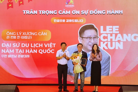 Da Nang honours units promoting Korean tourist market
