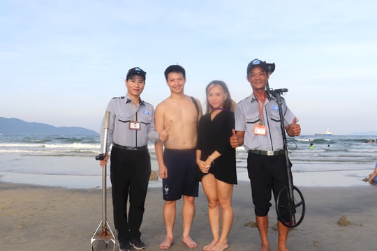 Đội quản lý trật tự du lịch biển Đà Nẵng: Tìm lại camera bị đánh rơi cho du khách