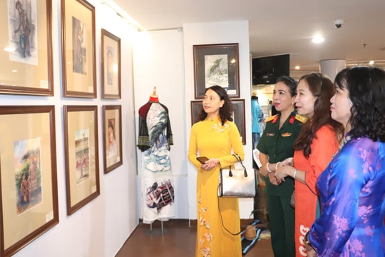 Exhibition featuring beauty of Hue Cultural Heritage through sketch art opens in Da Nang