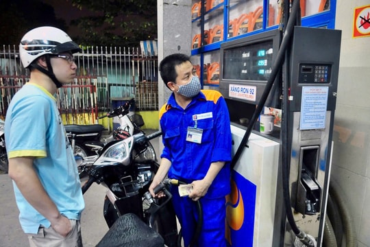 Giá xăng dầu hôm nay 29/9: Biến động trái chiều