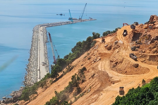 Đê, kè chắn sóng dự án cảng Liên Chiểu: Phấn đấu hoàn thành trước mùa mưa bão