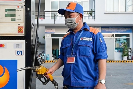 Giá xăng dầu hôm nay 10/8: Dầu giảm kỷ lục, xăng trong nước vẫn tăng