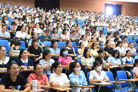 Tập huấn lý luận chính trị, pháp luật hè cho hơn 900 viên chức, người lao động ngành giáo dục